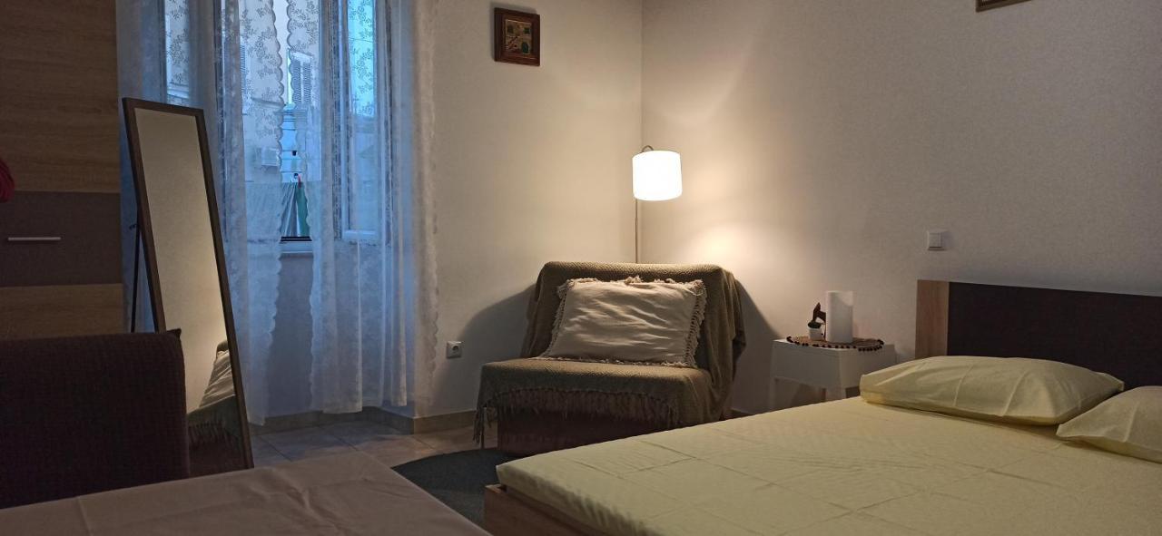 Studio Apartment Nika Split Buitenkant foto
